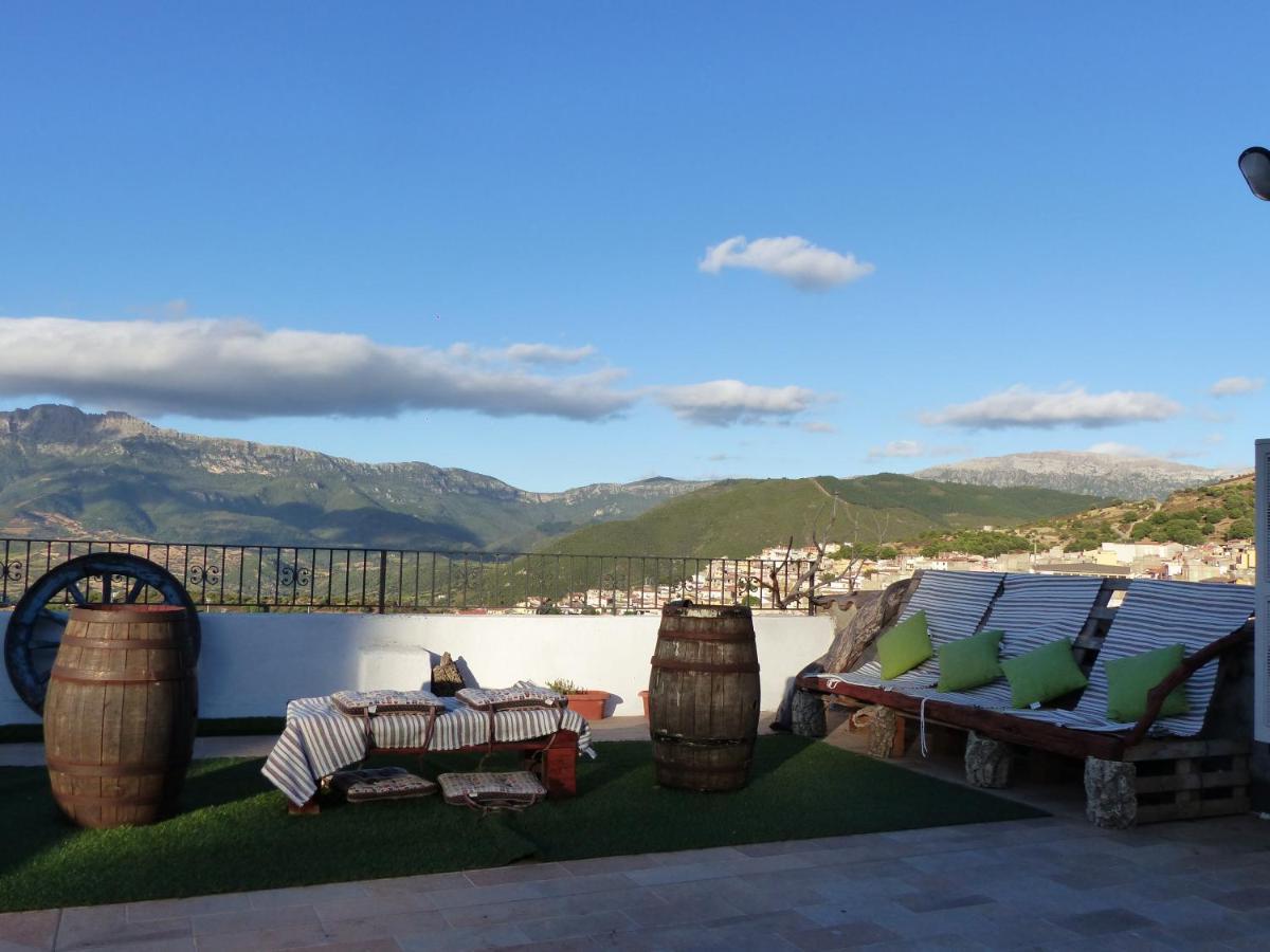 B&B Il Portico Orgosolo Bagian luar foto