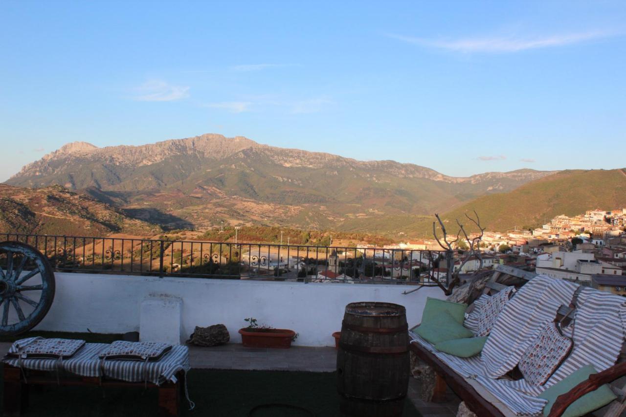 B&B Il Portico Orgosolo Bagian luar foto