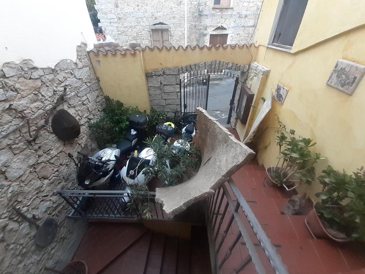 B&B Il Portico Orgosolo Bagian luar foto