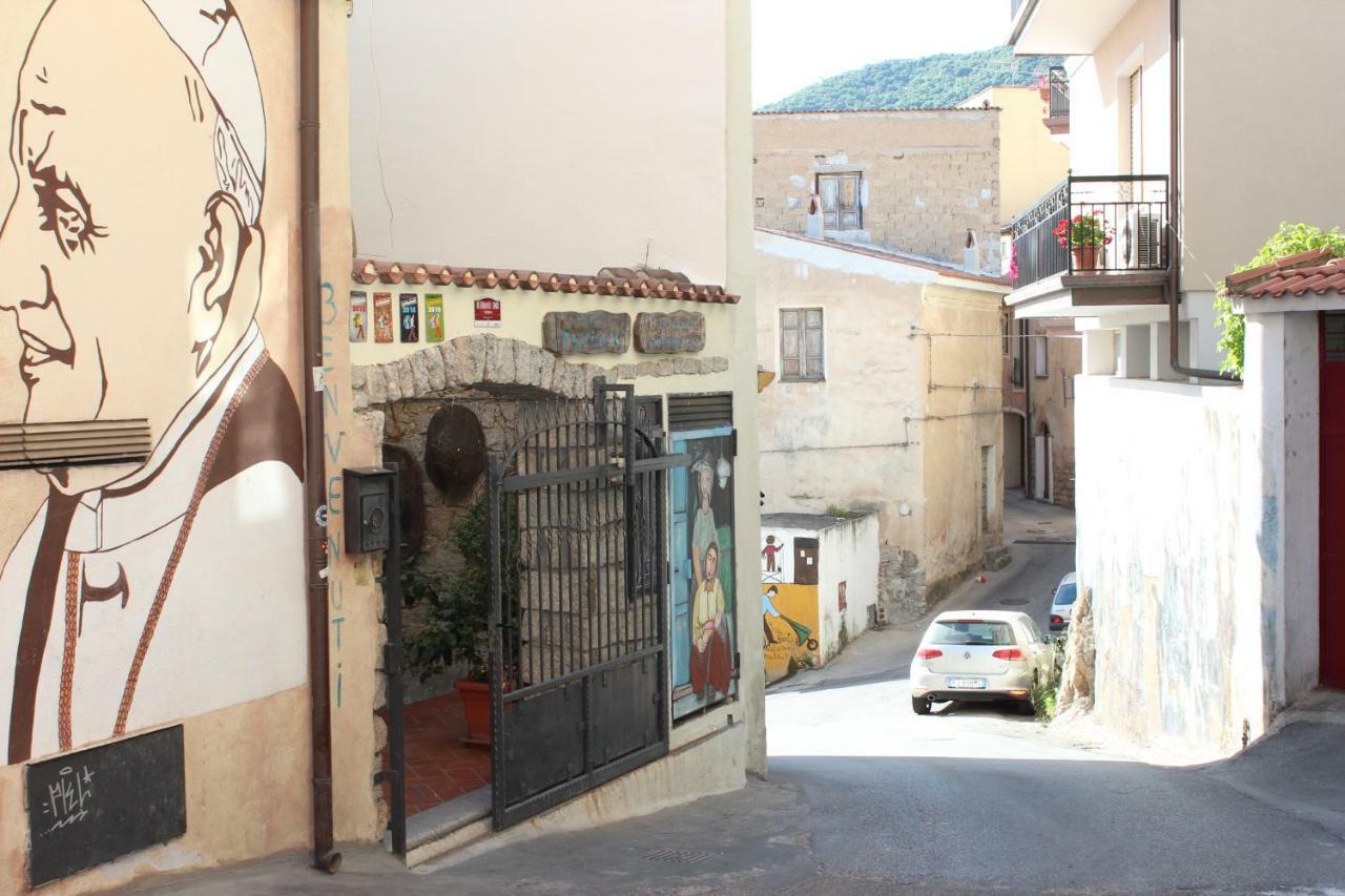 B&B Il Portico Orgosolo Bagian luar foto